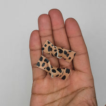 Load image into Gallery viewer, Leopard Hearts Mini Knotts
