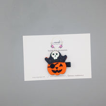 Load image into Gallery viewer, Pirate Pumpkin Clip
