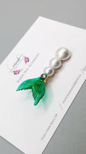 Load image into Gallery viewer, Green Pearl Mermaid Clip
