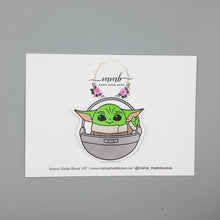 Load image into Gallery viewer, Oversized Baby Yoda Snap Clip

