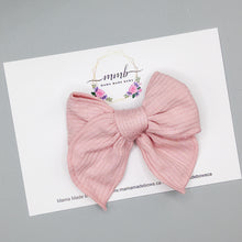Load image into Gallery viewer, Soft Pink Ribbed Knit Bow
